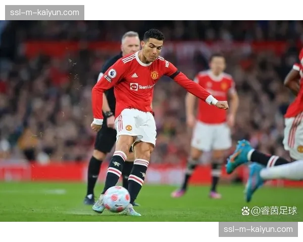 英超边路球员传中能力评估：右脚优势明显，双脚均衡性待提升